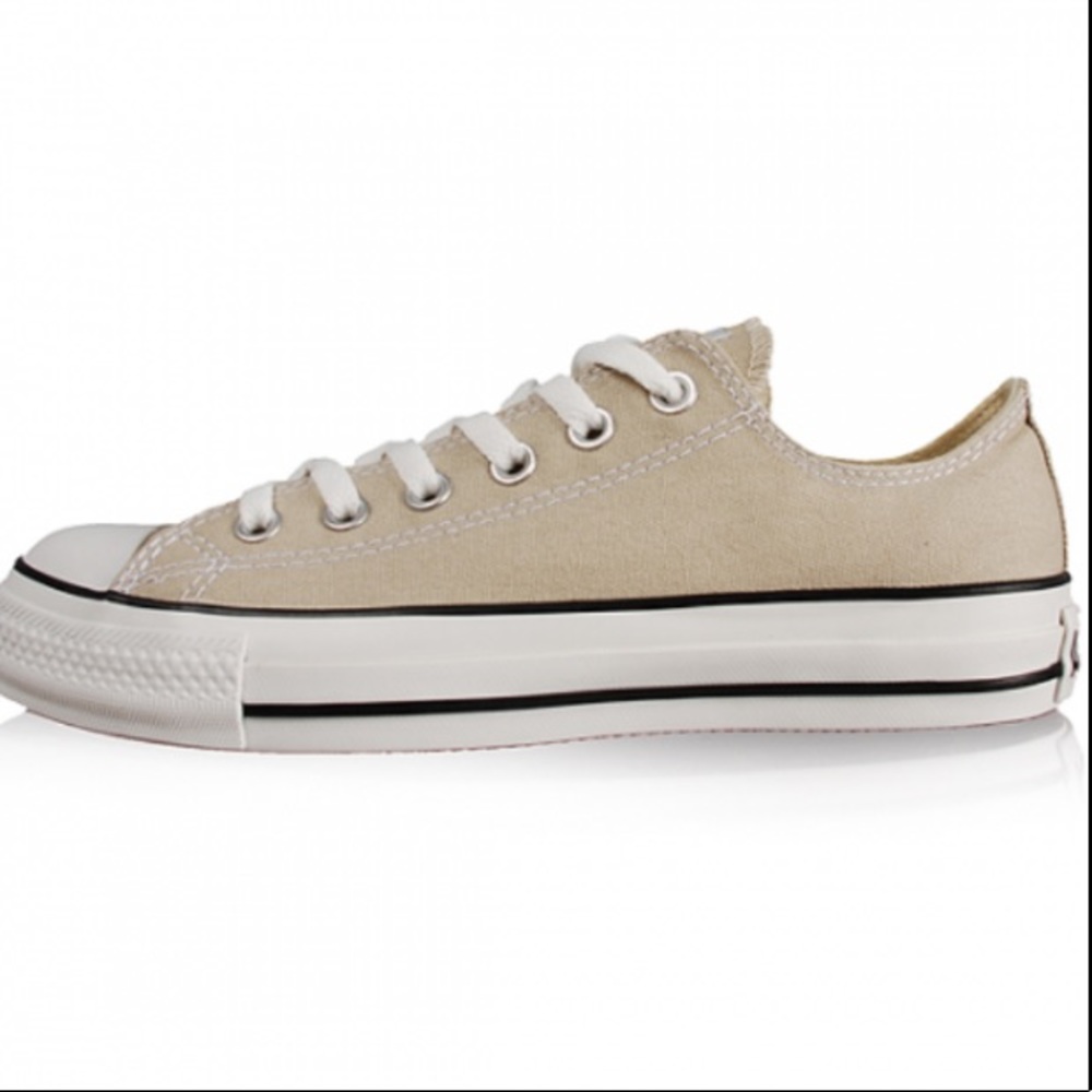 Converse Chuck Taylor All-Stars Khaki Low Tops